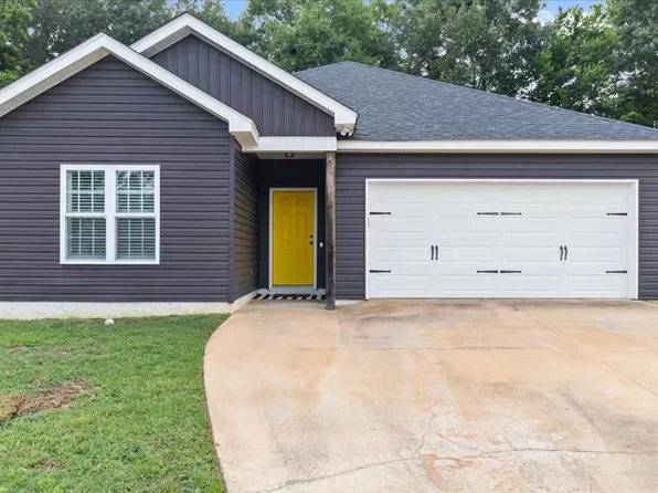 122 Gracebrook Ct, Headland, AL 36345