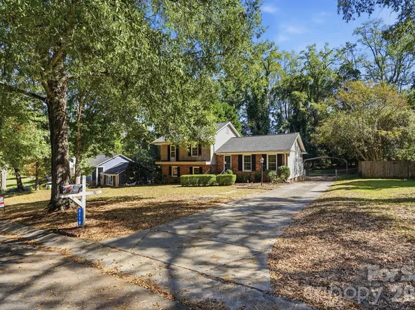 8118 Cliffside Dr, Charlotte, NC 28270