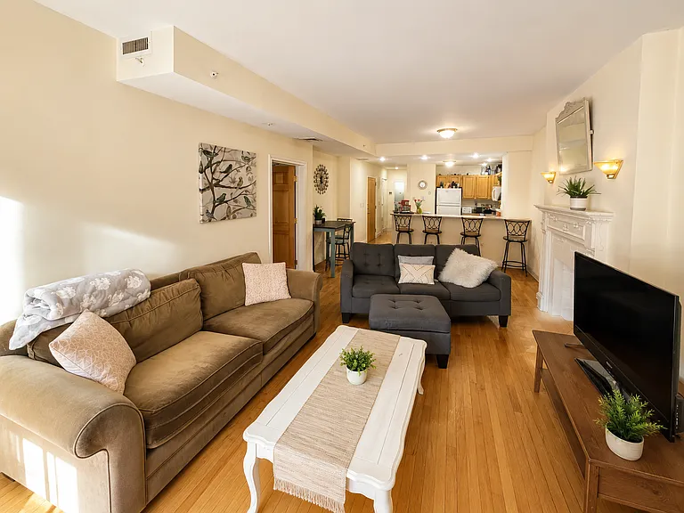 1406 Beacon St #2A — Photo 5