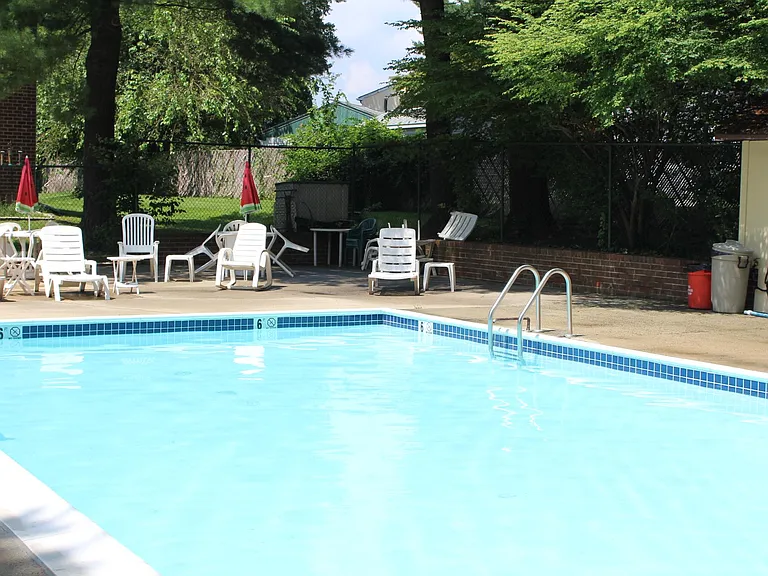 322 Saybrook Ln #B — Photo 7