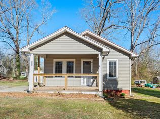 119 N Mapleton Dr, East Flat Rock, NC 28726