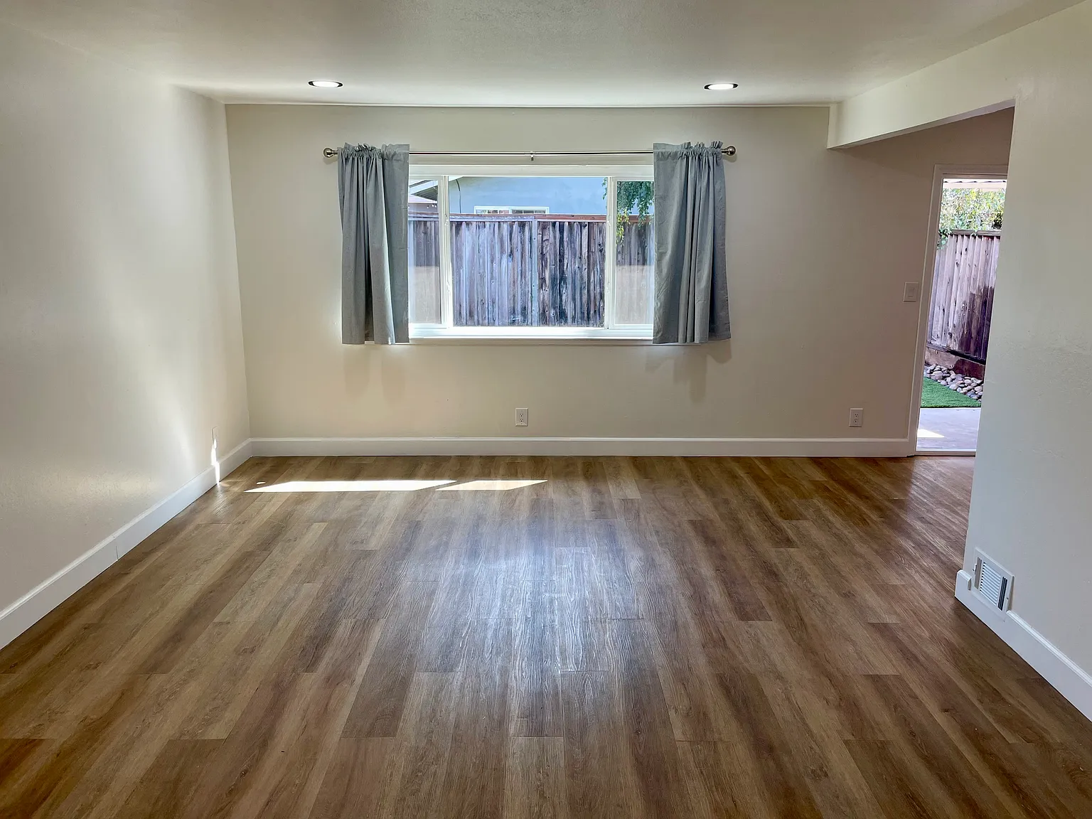 696 Chemeketa Dr — Photo 3
