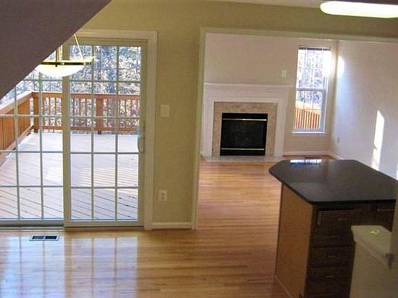 Open layout with kitchen integrated with dining room