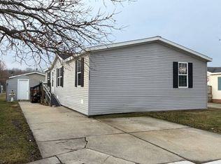 33444 Gladiola Ct, Lenox, MI