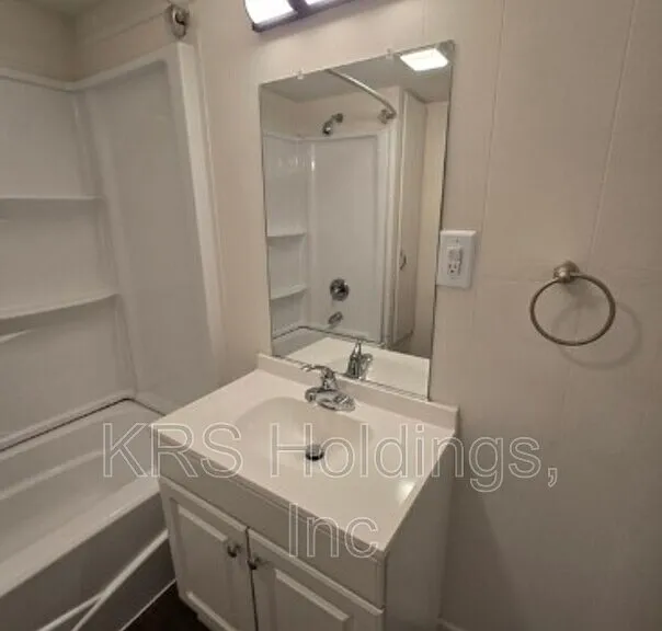 908 W Broad St — Photo 7