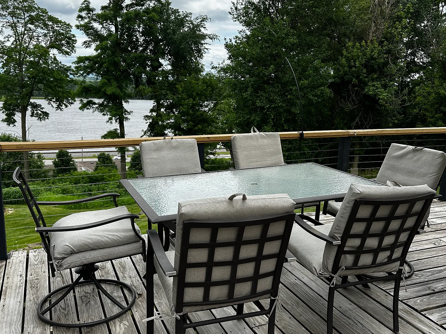 4 bed, 2400 sqft, $2,500 — Photo 3
