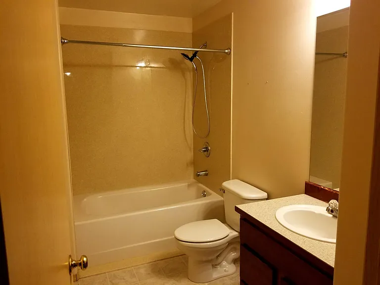 1304 Hudson St — Photo 3