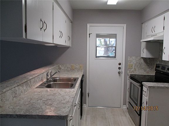 3rd image of 1500 Oak Grove Dr