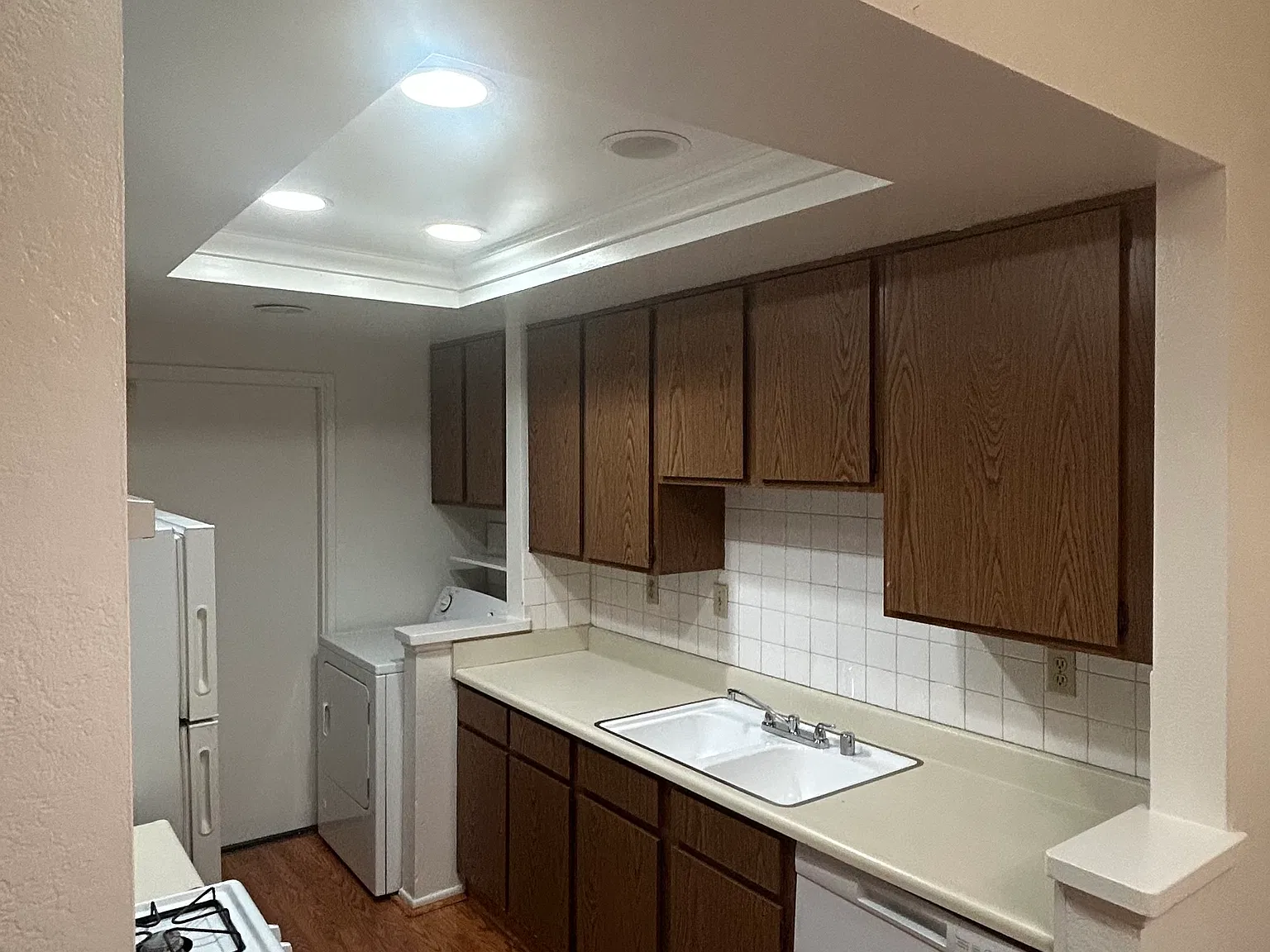 2 bed, 718 sqft, $2,350 — Photo 2
