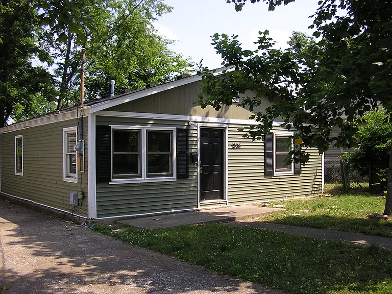 1305 Magnolia St — Photo 1