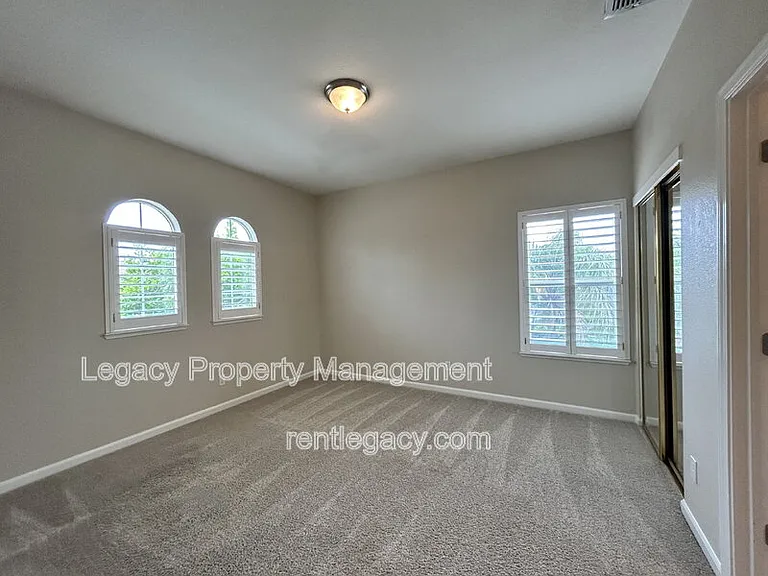 523 Cascade Dr — Photo 23