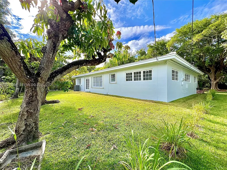 1506 Delgado Ave — Photo 13