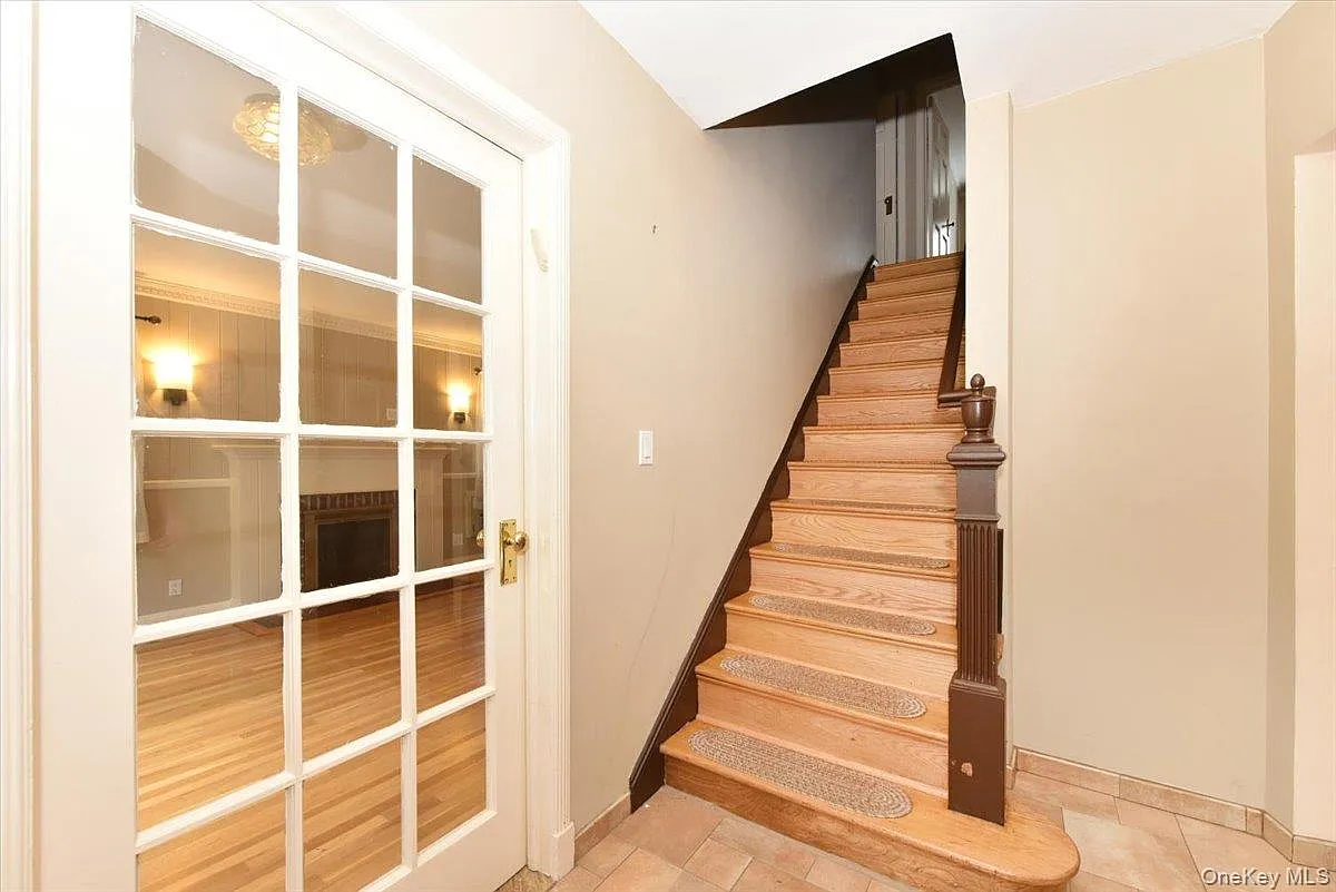 3 bed, 2.5 bath, 1912 sqft, $6,000 — Photo 2