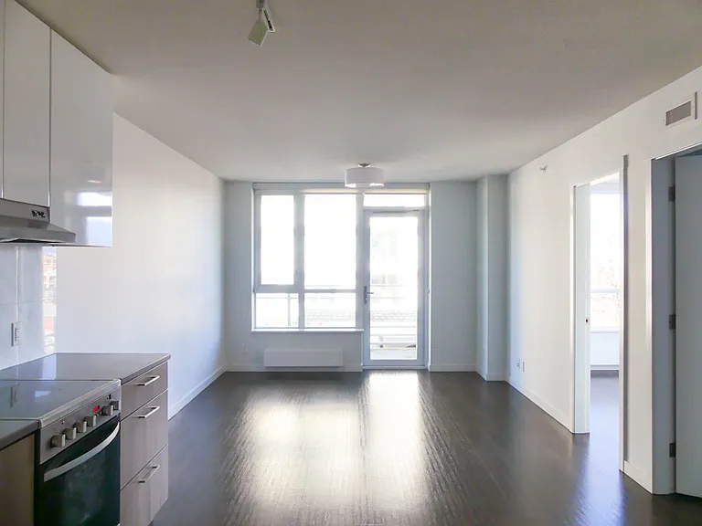 183 Georgia St E — Photo 142