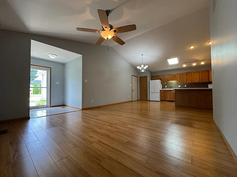 326 Brown Ct — Photo 5
