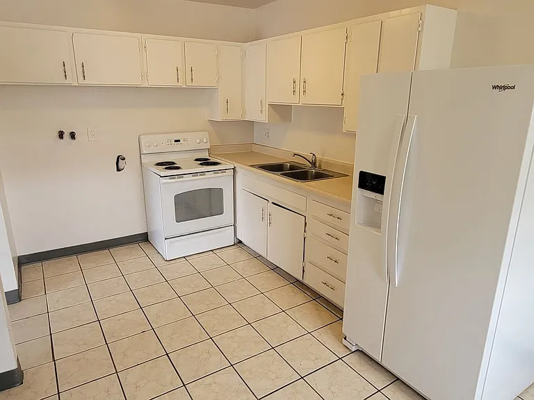 752 N Irving St — Photo 2