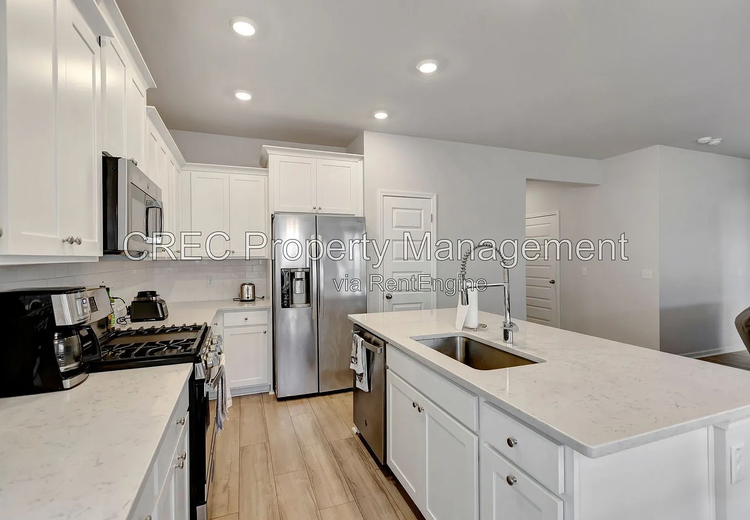 4 bed, 3.0 bath, 1929 sqft, $4,200 — Photo 2