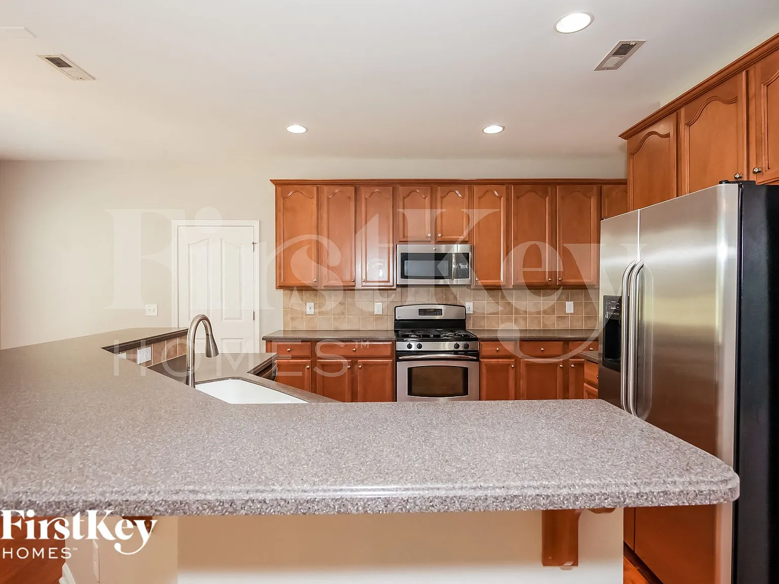 4 bed, 2.5 bath, 2607 sqft, $2,670 — Photo 4