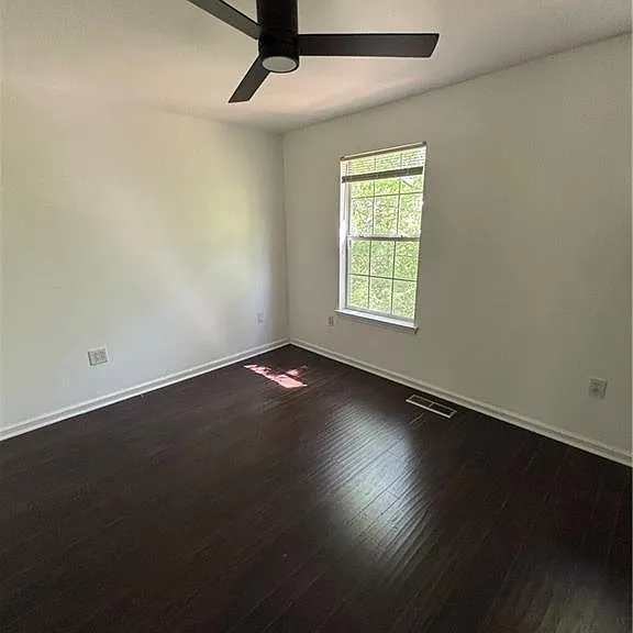 584 Windsor St SW — Photo 11