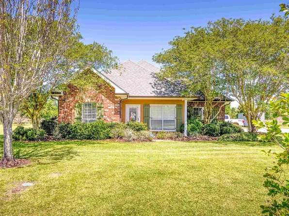 202 Bayou Crossing Dr, Raceland, LA 70394