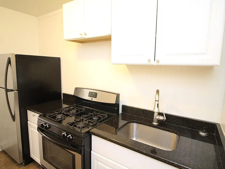 1015 Saint Paul St — Photo 7