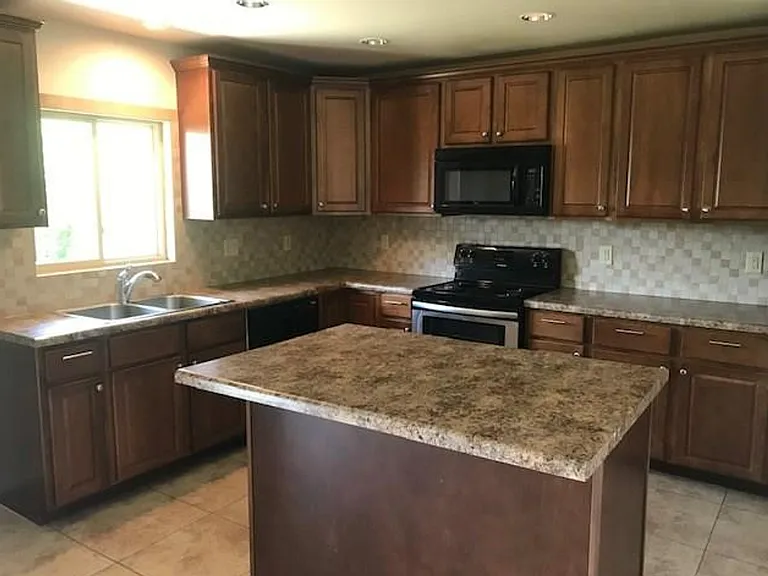 4705 Cliffwood Dr — Photo 3