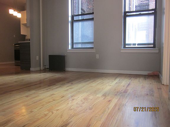 3rd image of 232 Meserole St APT 10