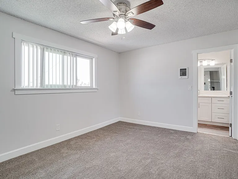 Cambridge Apartments — Photo 31