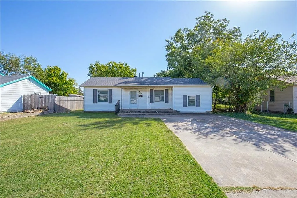 2 bed, 1.0 bath, 1080 sqft, $950 — Photo 1