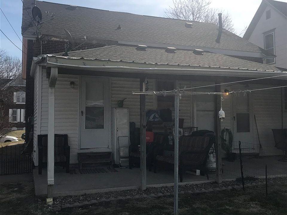 2nd image of 928 S 10th St