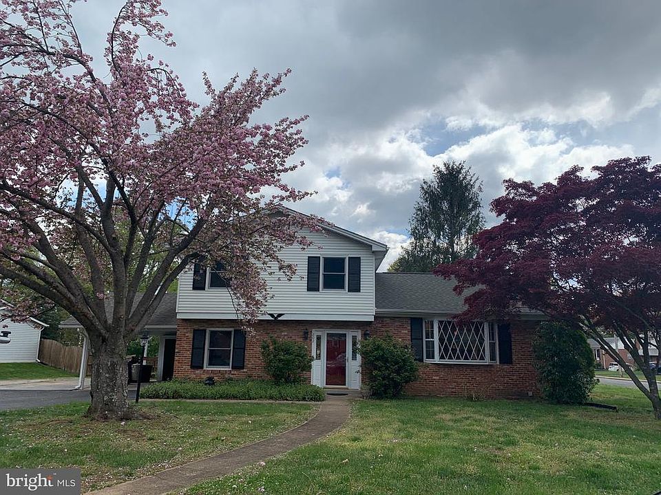 1st image of 202 Wildman St NE