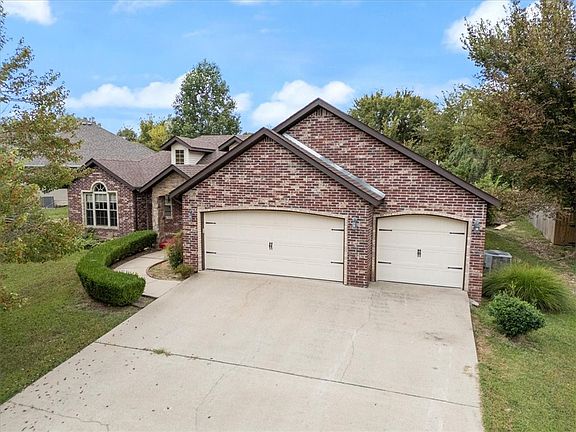 2nd image of 18 Queensferry Cir