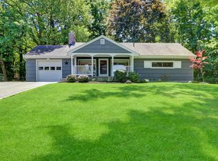 2 Honey Ln W, Miller Place, NY 11764