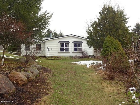 2nd image of 1484 N Warner Ave