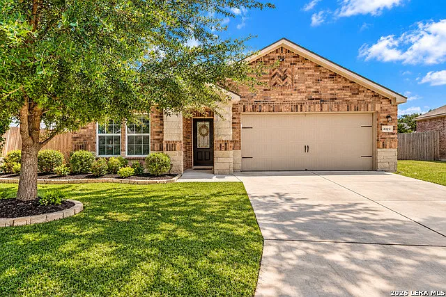 4 bed, 2.0 bath, 1904 sqft, $1,950 — Photo 2