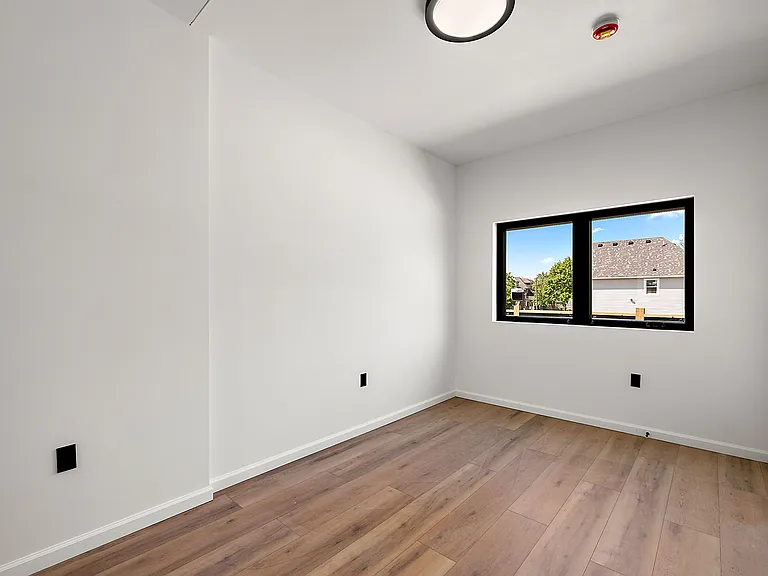 9301 Oakland Ave — Photo 17