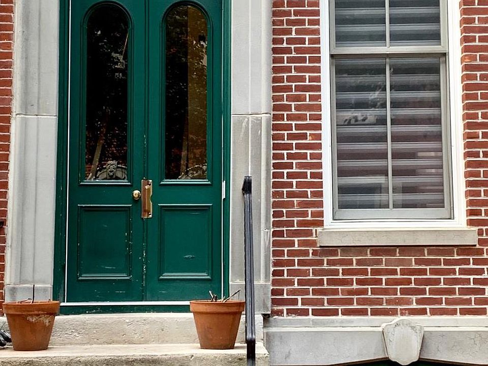 1st image of 1719-21 Wallace St #204