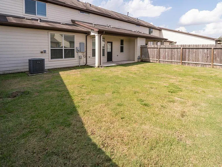 9730 Elia Ct — Photo 2