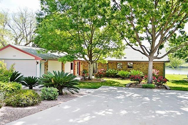 1st image of 1009 Lakeshore Dr