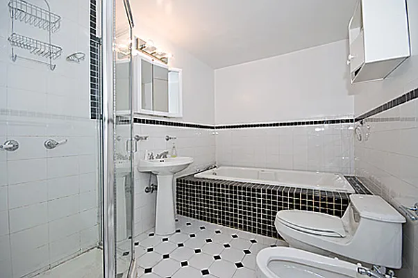 Rented by Yael Dunsky Real Estate | media 19