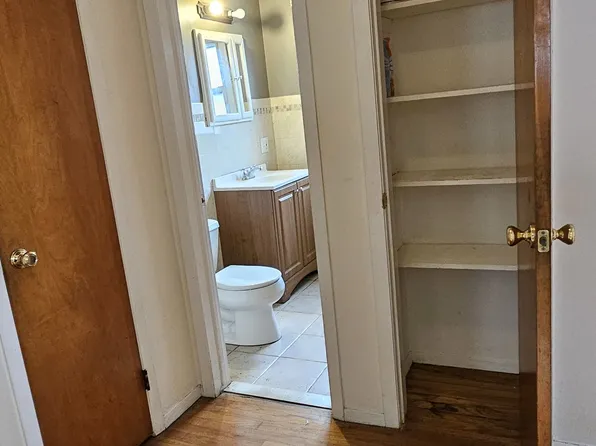 502 Avenue East image 11 of 28