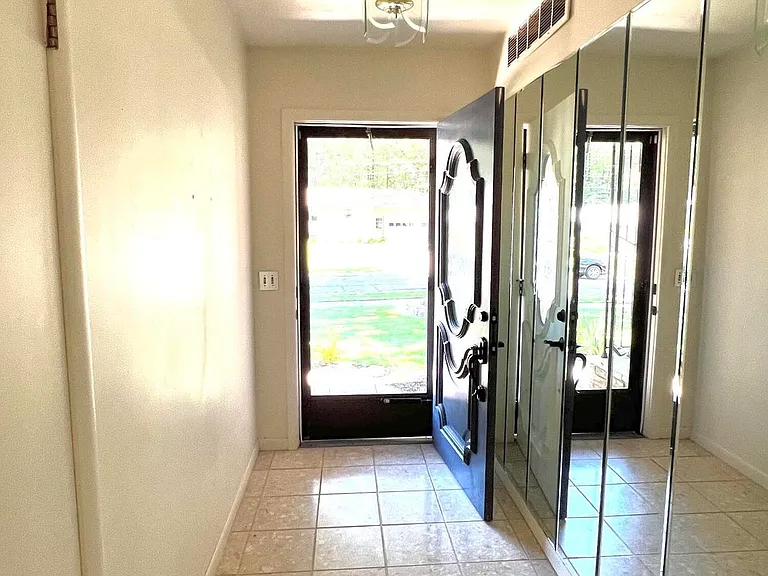 3031 Country Club Dr — Photo 2