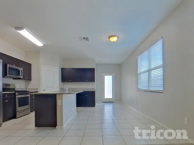 29964 W Mulberry Dr — Photo 4