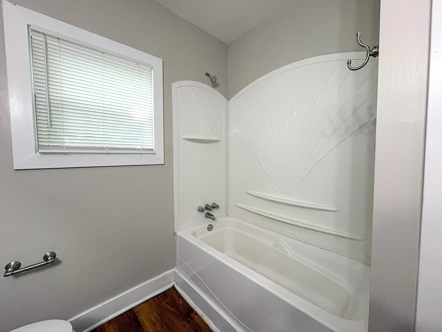 3 bed, 1.5 bath, 1348 sqft, $1,225 — Photo 3