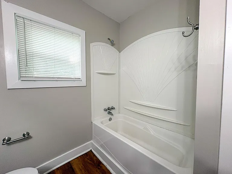 3488 Powell Ave — Photo 3