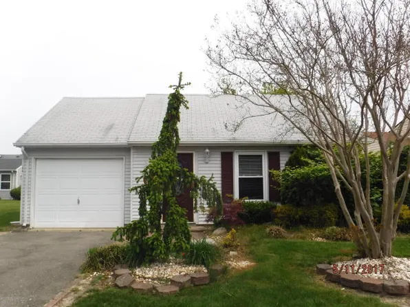 54 Buckingham Dr, Manchester, NJ 08759