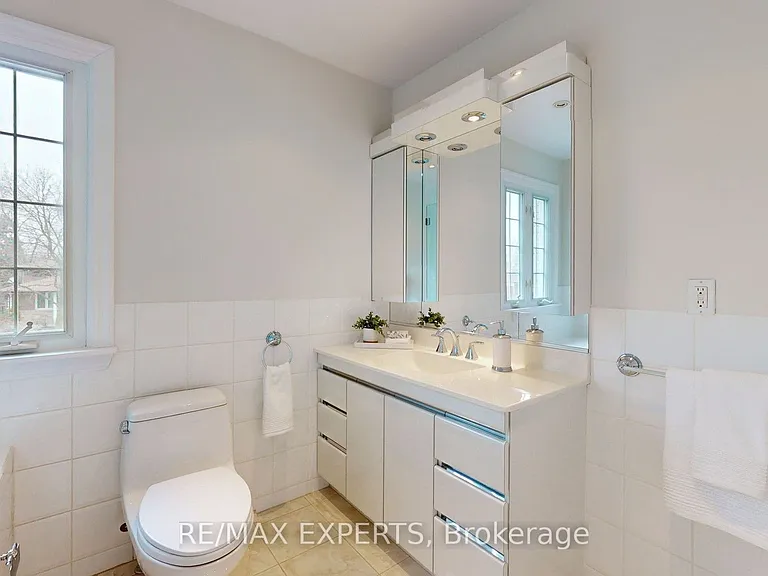 187 Cassandra Blvd — Photo 26