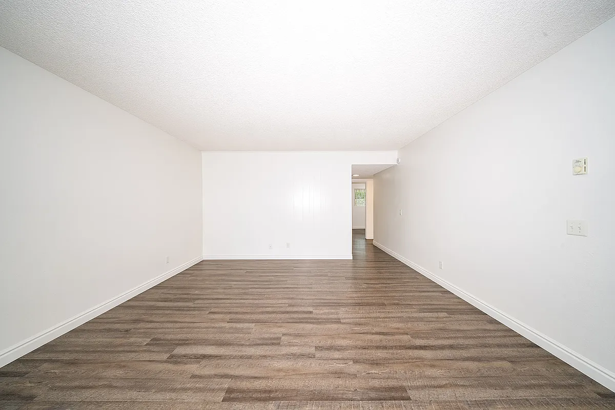 Building Photo - 1050 Meadowlake Dr #12