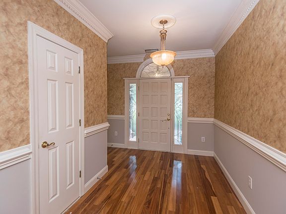 4th image of 1359 Southlake Dr