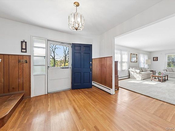 4th image of 19 Laurel Hill Road